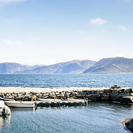 5 Bedroom Front In * Лавик