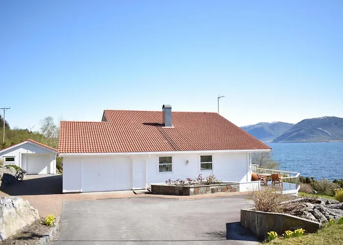 5 Bedroom Front In Holiday home Lavik (Sogn og Fjordane)