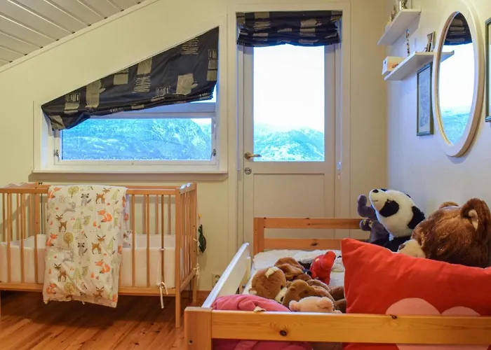 5 Bedroom Front In * Лавик