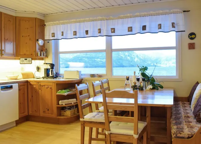 5 Bedroom Front In Holiday home Lavik (Sogn og Fjordane)