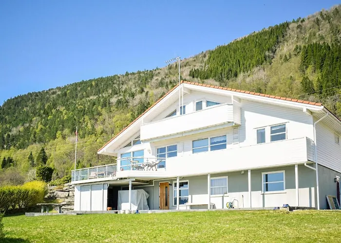 בית נופש 5 Bedroom Front In *